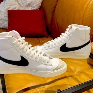 Nike Blazer Mid 77 Vintage (Women 8.5 Men 6.5) UNISEX --NEW